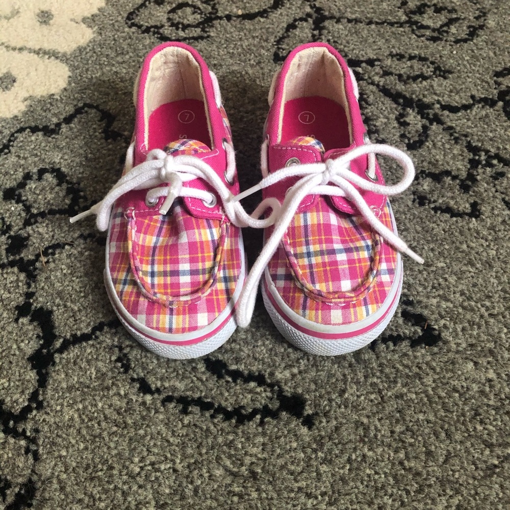 Super cute pink plaid loafers!